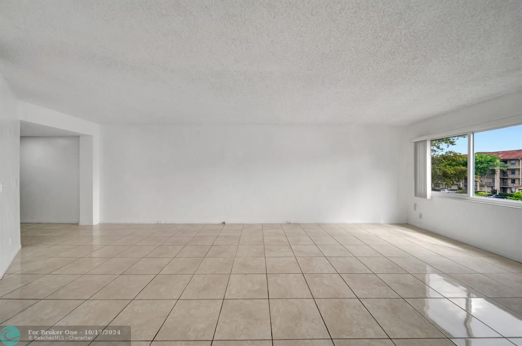 For Sale: $209,800 (1 beds, 1 baths, 1045 Square Feet)