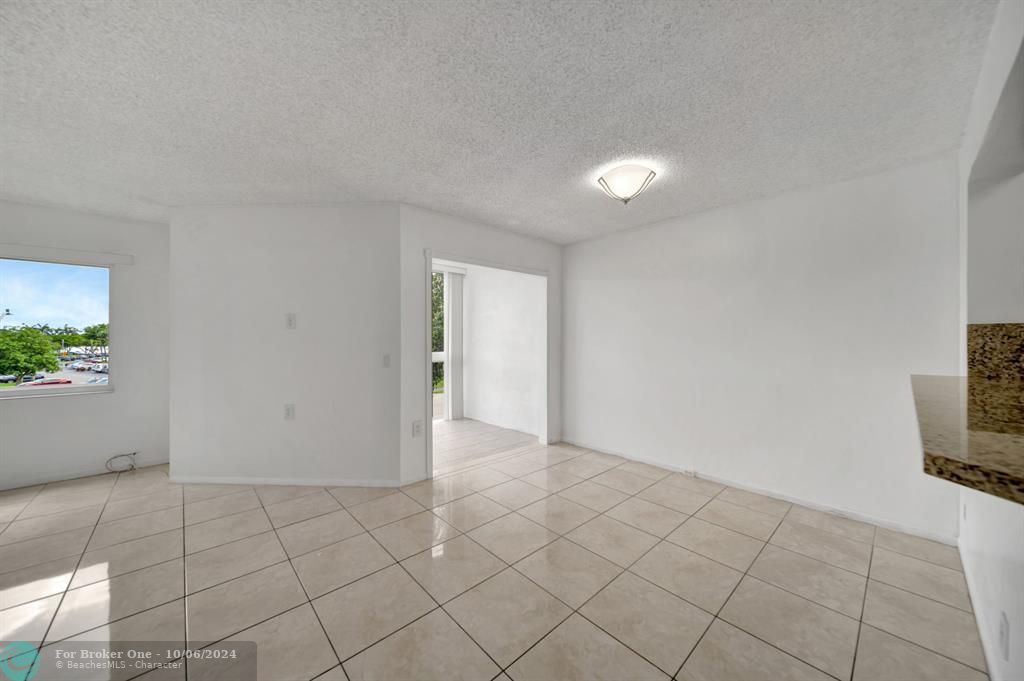 For Sale: $209,800 (1 beds, 1 baths, 1045 Square Feet)