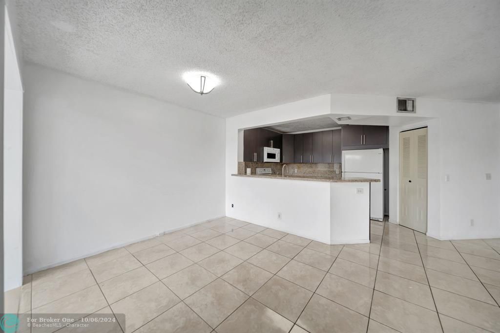 For Sale: $209,800 (1 beds, 1 baths, 1045 Square Feet)