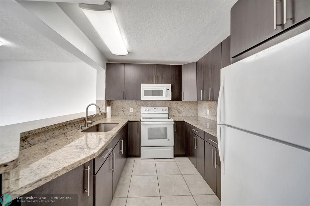 For Sale: $209,800 (1 beds, 1 baths, 1045 Square Feet)