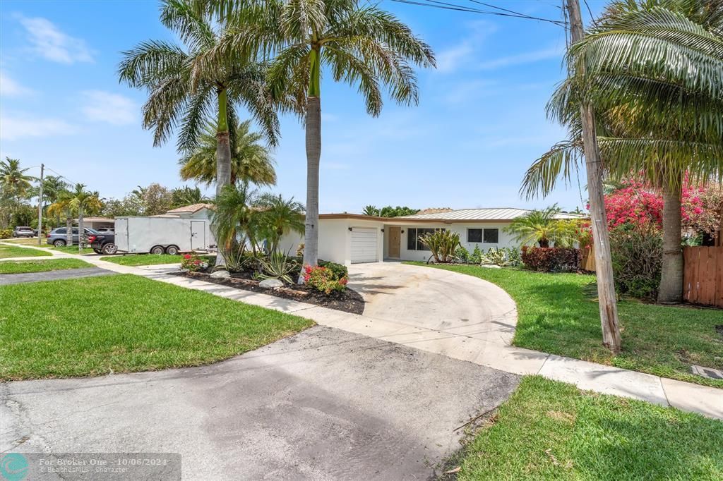 For Sale: $1,750,000 (3 beds, 3 baths, 1800 Square Feet)