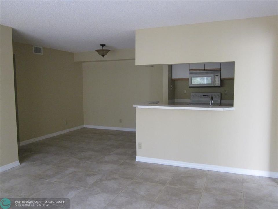 For Rent: $1,800 (2 beds, 2 baths, 1018 Square Feet)