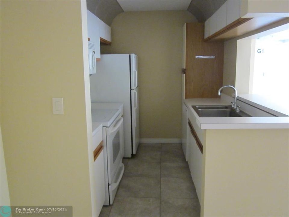 For Rent: $1,800 (2 beds, 2 baths, 1018 Square Feet)