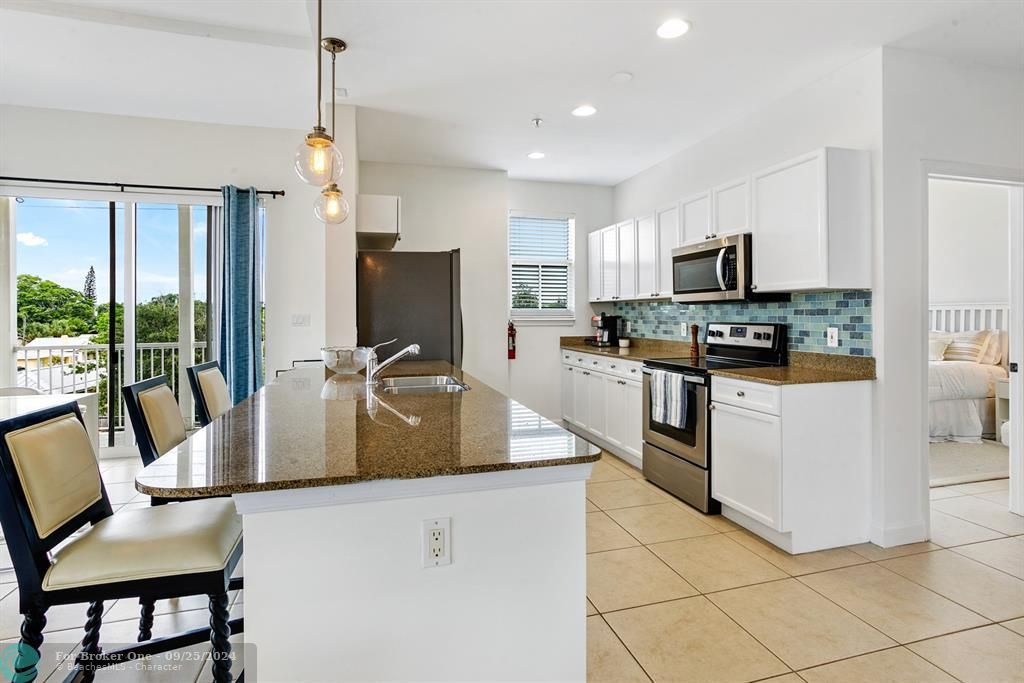 Active With Contract: $3,000 (1 beds, 1 baths, 1078 Square Feet)