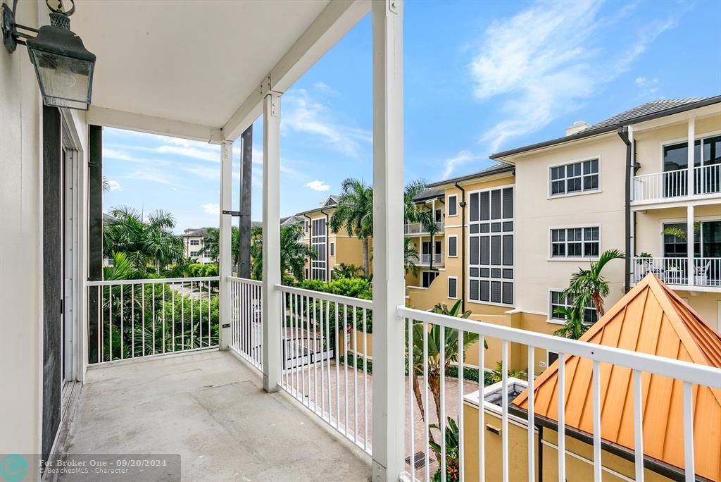 Active With Contract: $3,000 (1 beds, 1 baths, 1078 Square Feet)