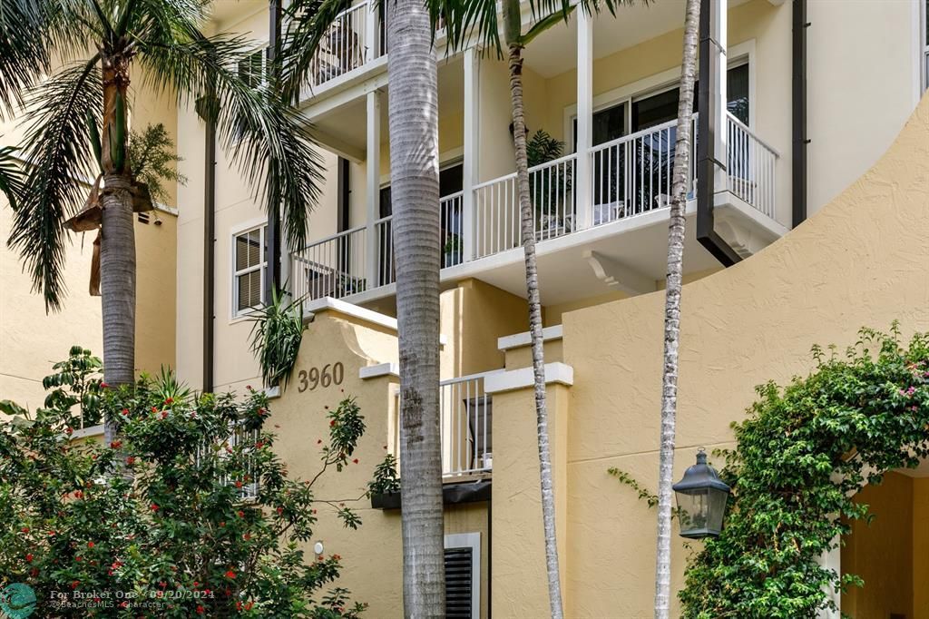 Active With Contract: $3,000 (1 beds, 1 baths, 1078 Square Feet)