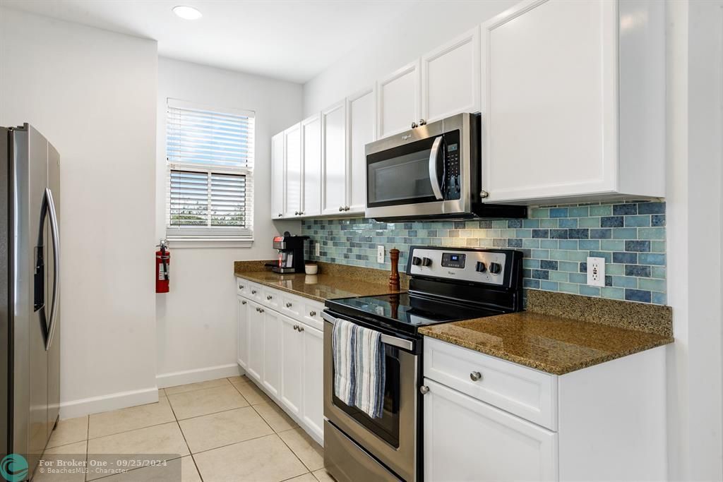 Active With Contract: $3,000 (1 beds, 1 baths, 1078 Square Feet)