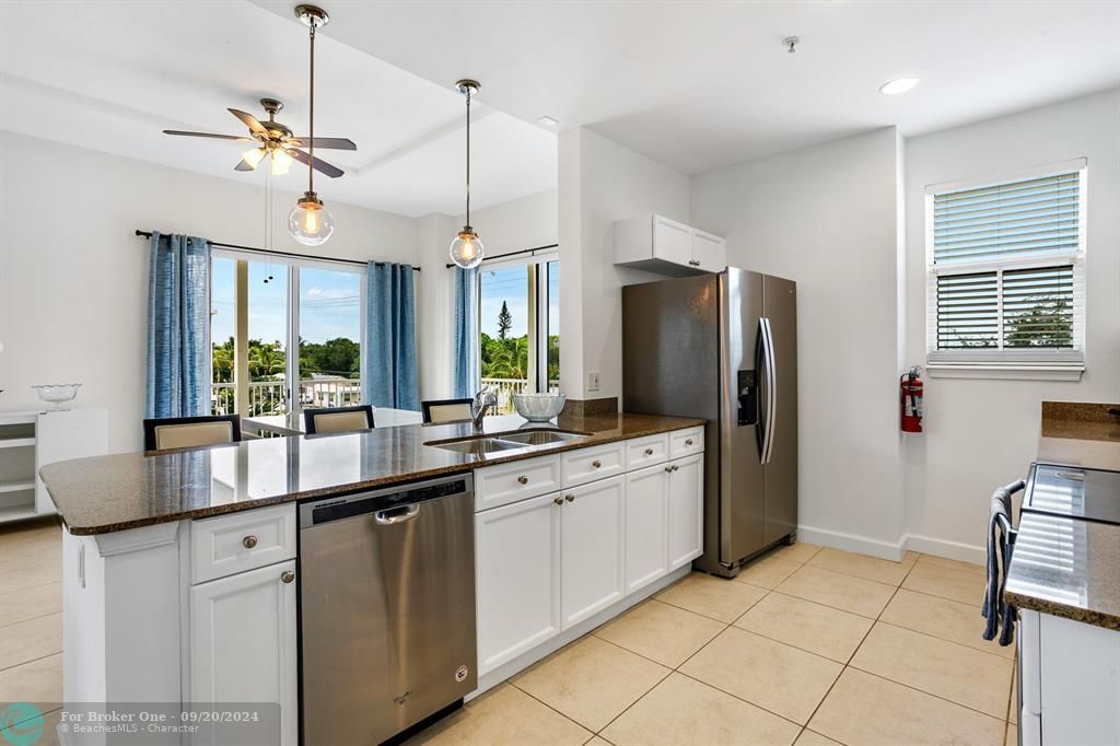 Active With Contract: $3,000 (1 beds, 1 baths, 1078 Square Feet)