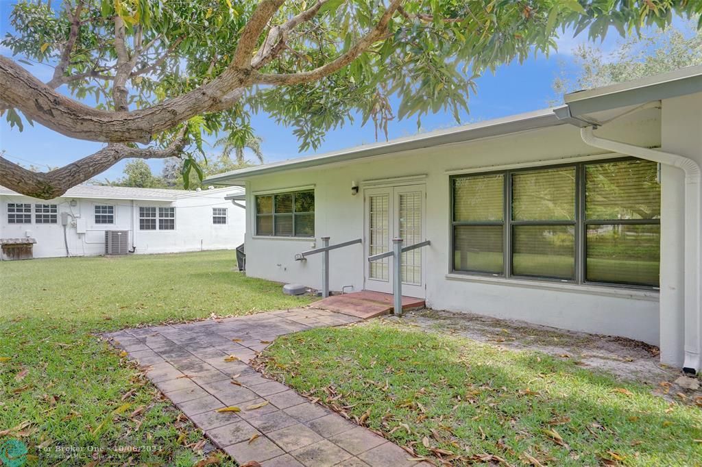 Active With Contract: $605,000 (3 beds, 2 baths, 1755 Square Feet)