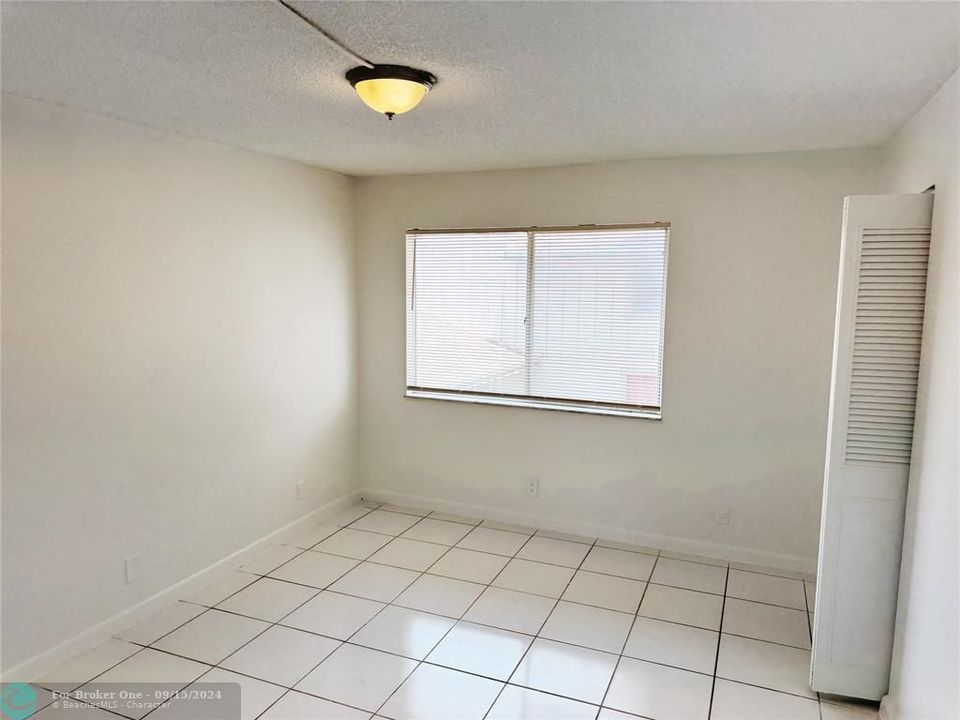 Recently Rented: $1,950 (2 beds, 1 baths, 944 Square Feet)