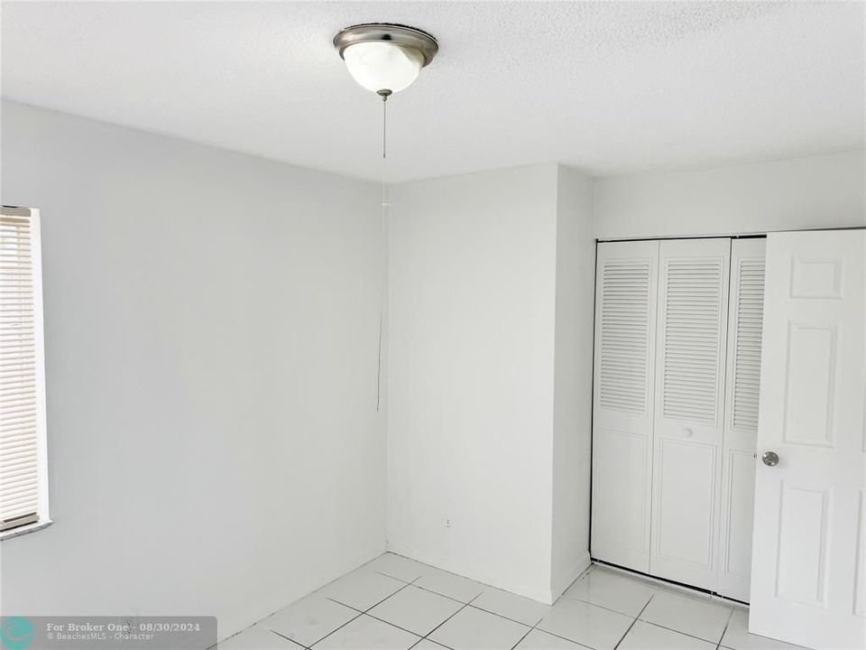 Recently Rented: $1,950 (2 beds, 1 baths, 944 Square Feet)