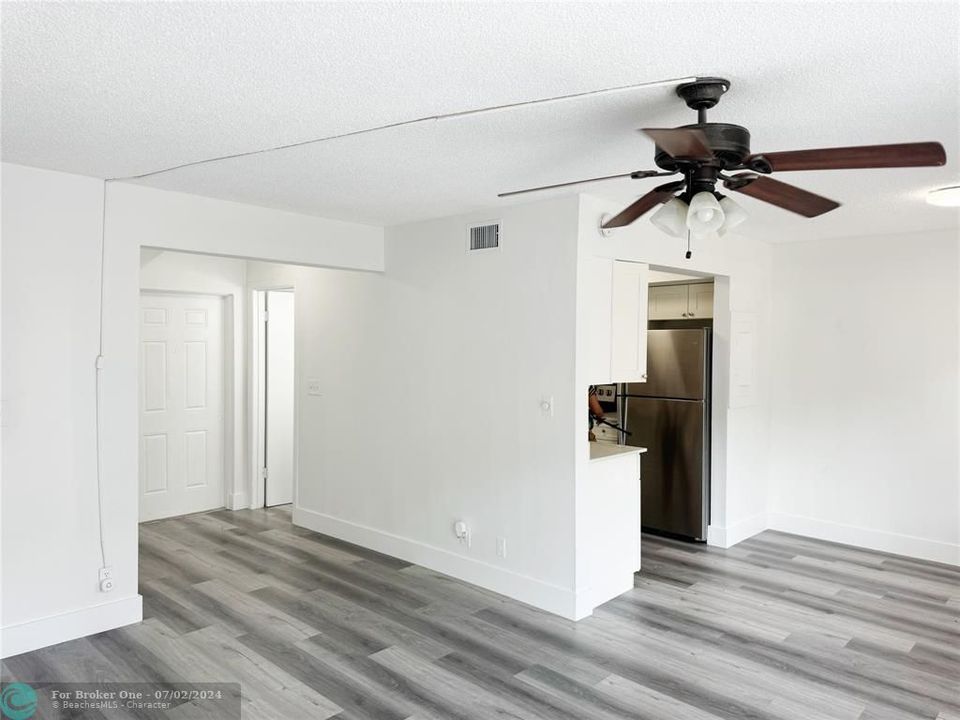 Recently Rented: $1,950 (2 beds, 1 baths, 944 Square Feet)