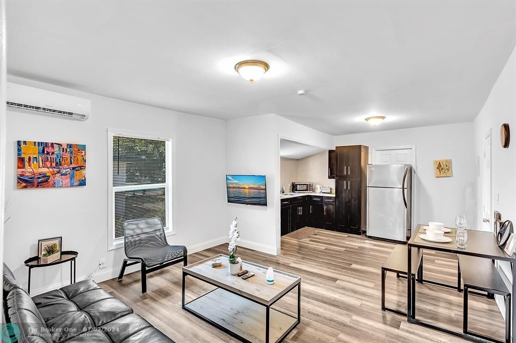 For Sale: $334,990 (2 beds, 2 baths, 878 Square Feet)