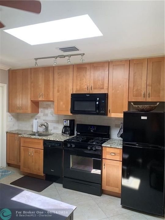 For Sale: $2,000 (1 beds, 1 baths, 0 Square Feet)