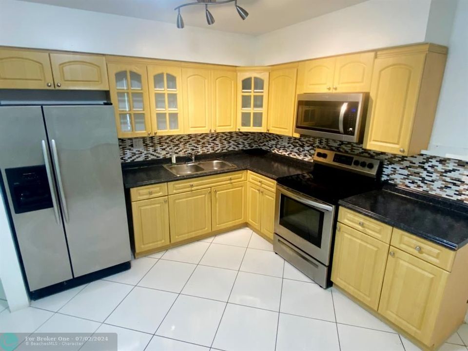 For Sale: $3,250 (3 beds, 3 baths, 1800 Square Feet)