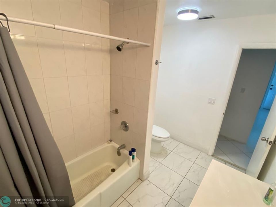 En Venta: $3,250 (3 camas, 3 baños, 1800 Pies cuadrados)