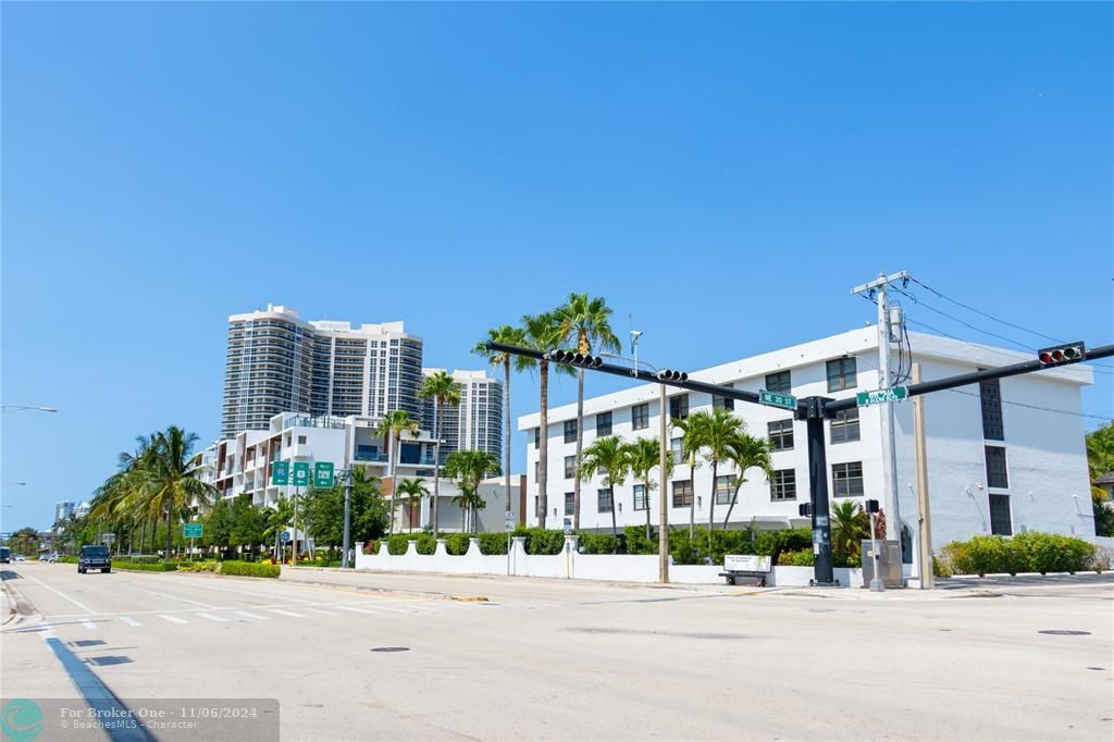 Active With Contract: $2,100 (1 beds, 1 baths, 621 Square Feet)