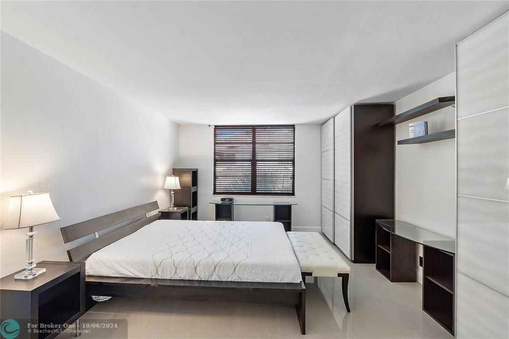 Active With Contract: $2,100 (1 beds, 1 baths, 621 Square Feet)