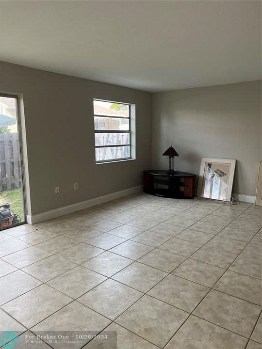 Active With Contract: $2,875 (3 beds, 2 baths, 1660 Square Feet)