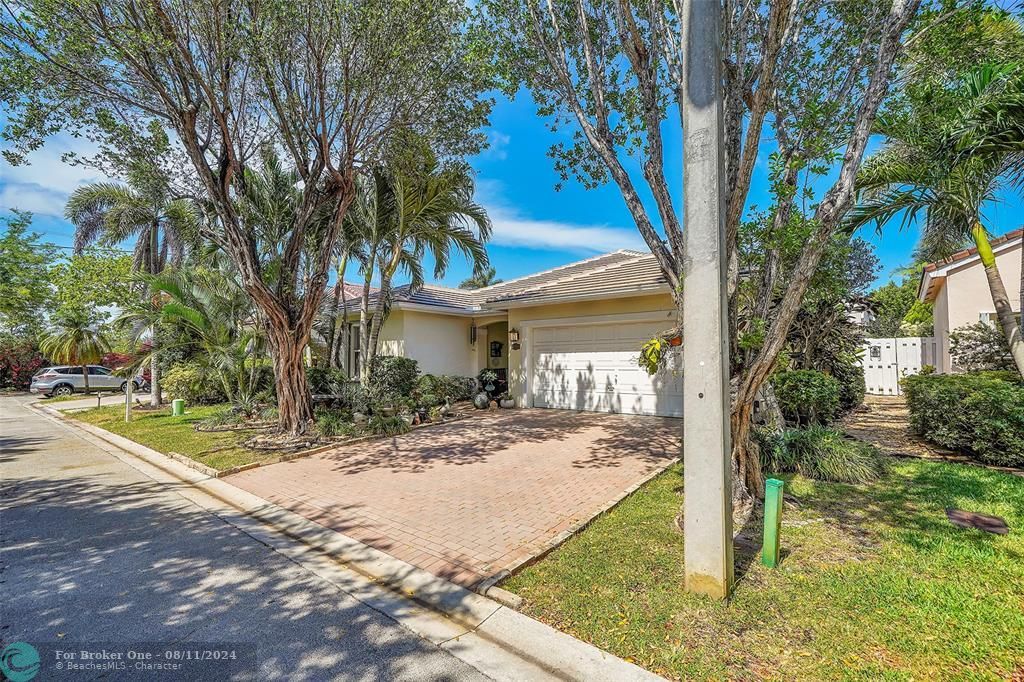 For Sale: $699,000 (3 beds, 2 baths, 1852 Square Feet)