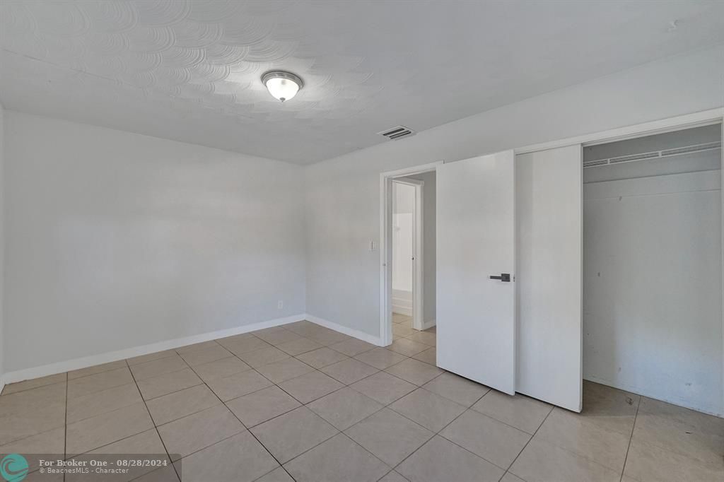 Recently Sold: $2,300 (2 beds, 1 baths, 1866 Square Feet)