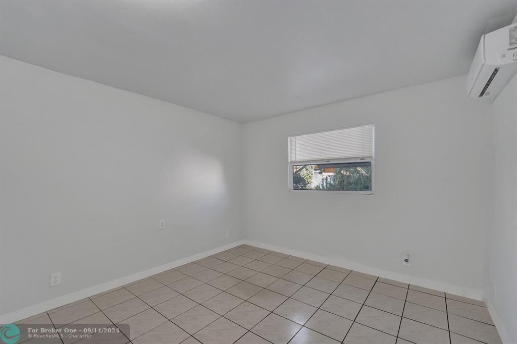 Recently Sold: $2,300 (2 beds, 1 baths, 1866 Square Feet)