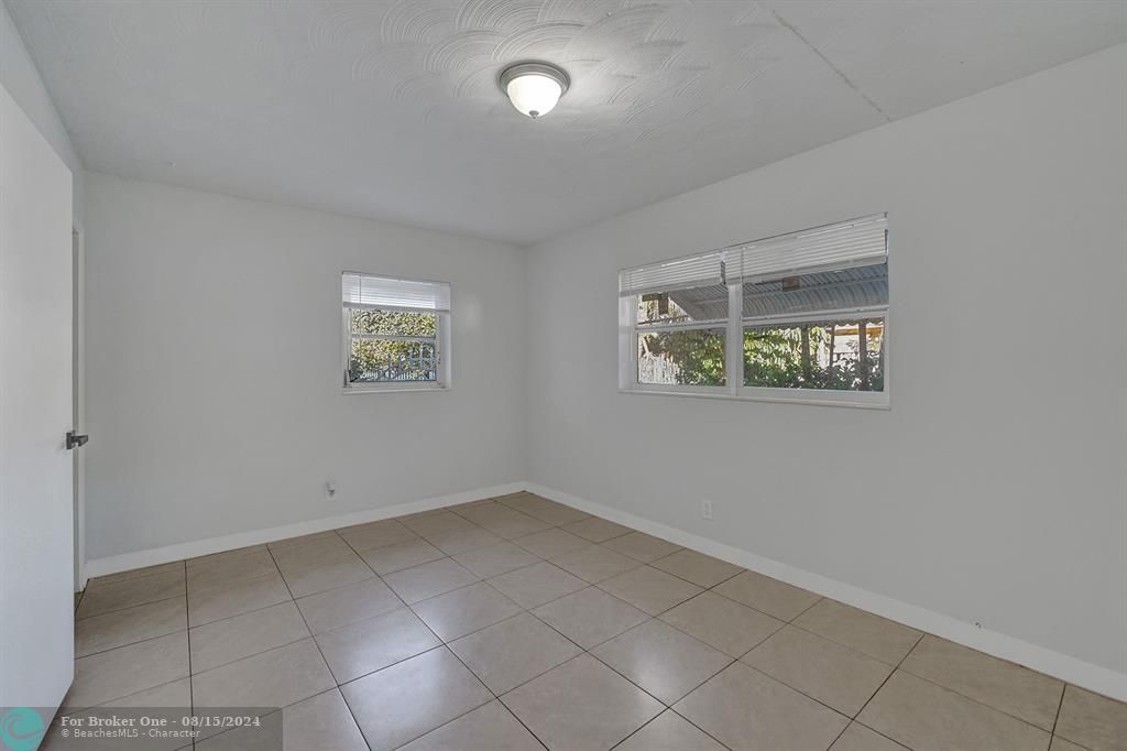 Recently Sold: $2,300 (2 beds, 1 baths, 1866 Square Feet)