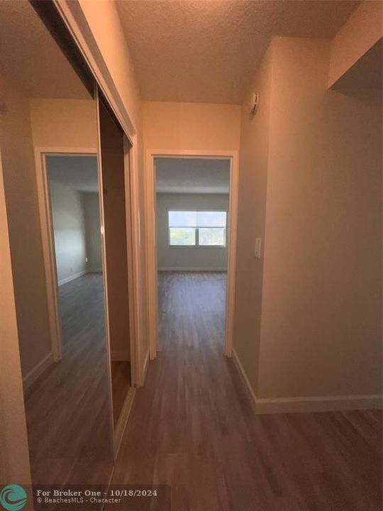 Active With Contract: $1,800 (1 beds, 1 baths, 710 Square Feet)