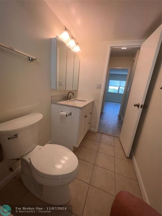 Active With Contract: $1,800 (1 beds, 1 baths, 710 Square Feet)