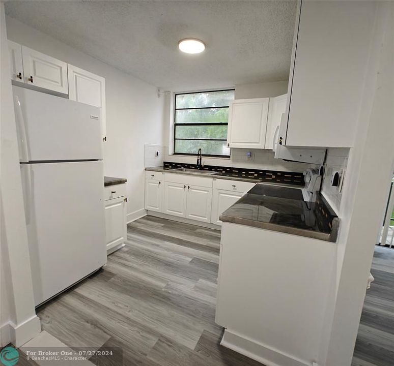 For Sale: $169,369 (3 beds, 2 baths, 1249 Square Feet)