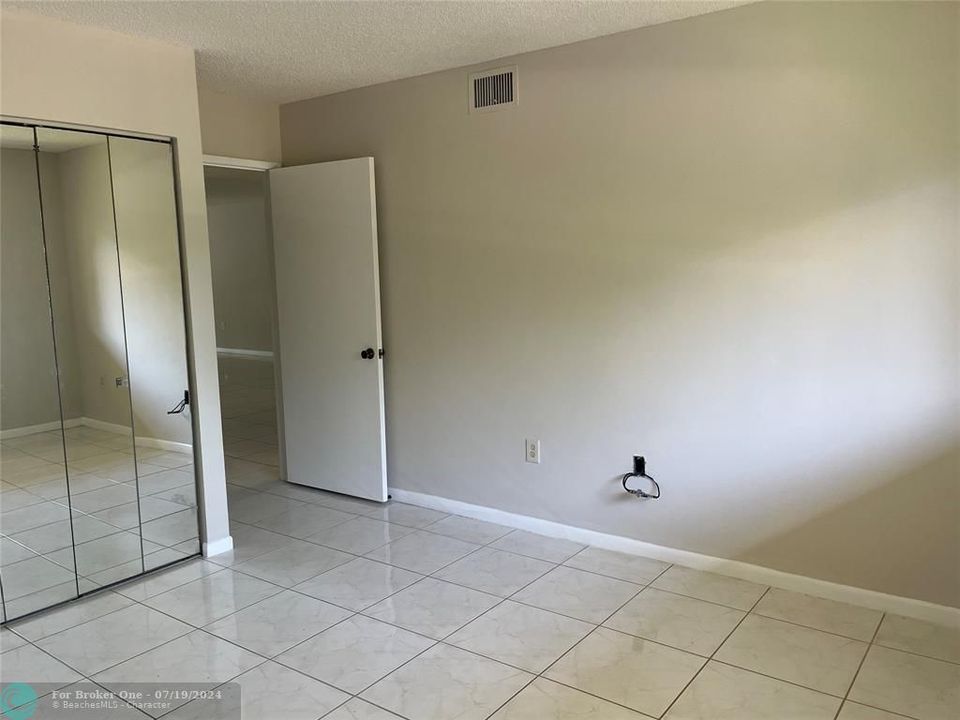 For Sale: $259,000 (2 beds, 2 baths, 1348 Square Feet)