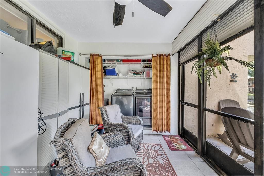 Active With Contract: $325,000 (3 beds, 2 baths, 1093 Square Feet)