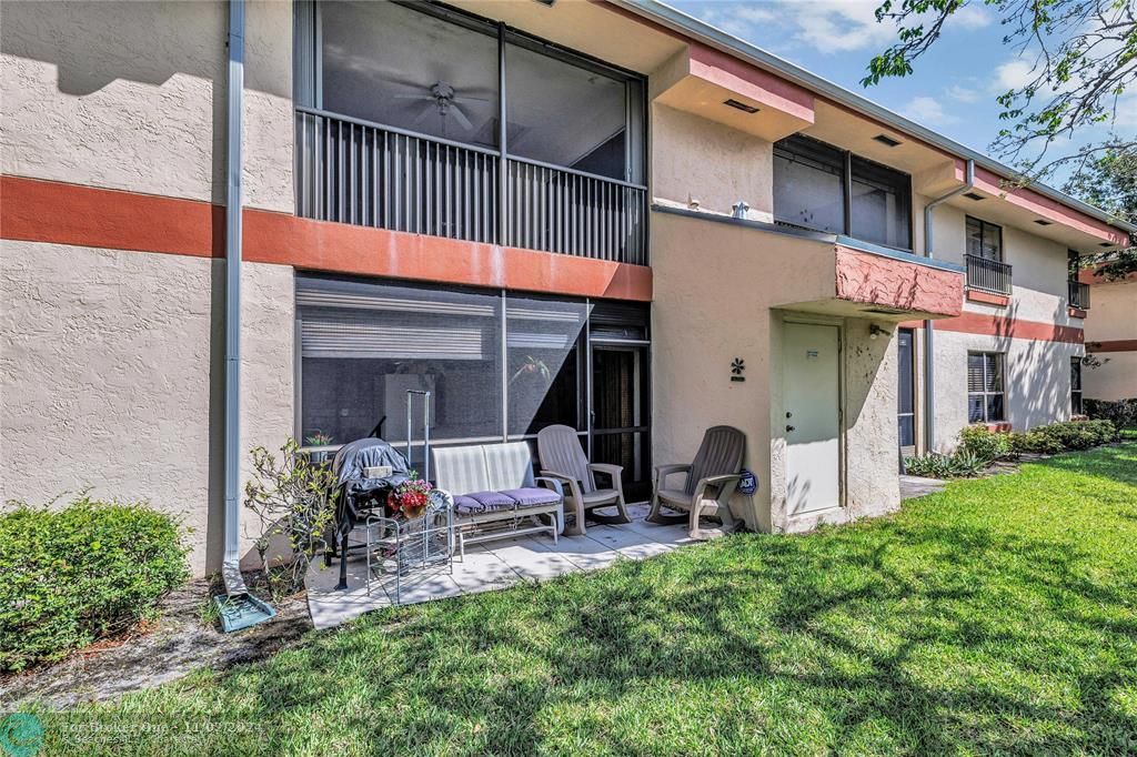 Active With Contract: $325,000 (3 beds, 2 baths, 1093 Square Feet)