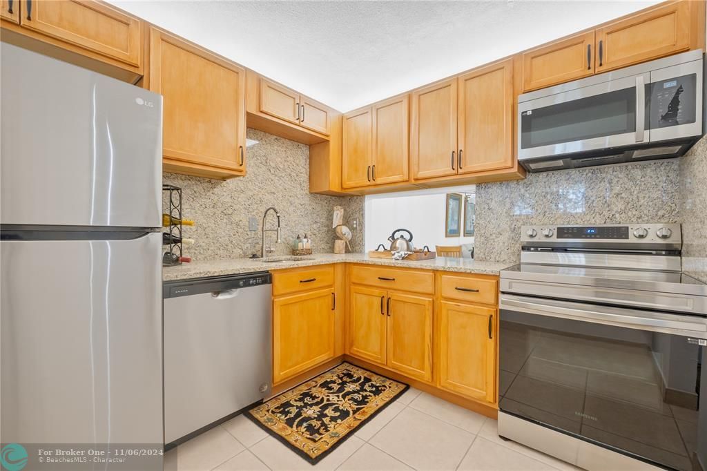 For Sale: $110,000 (1 beds, 1 baths, 744 Square Feet)