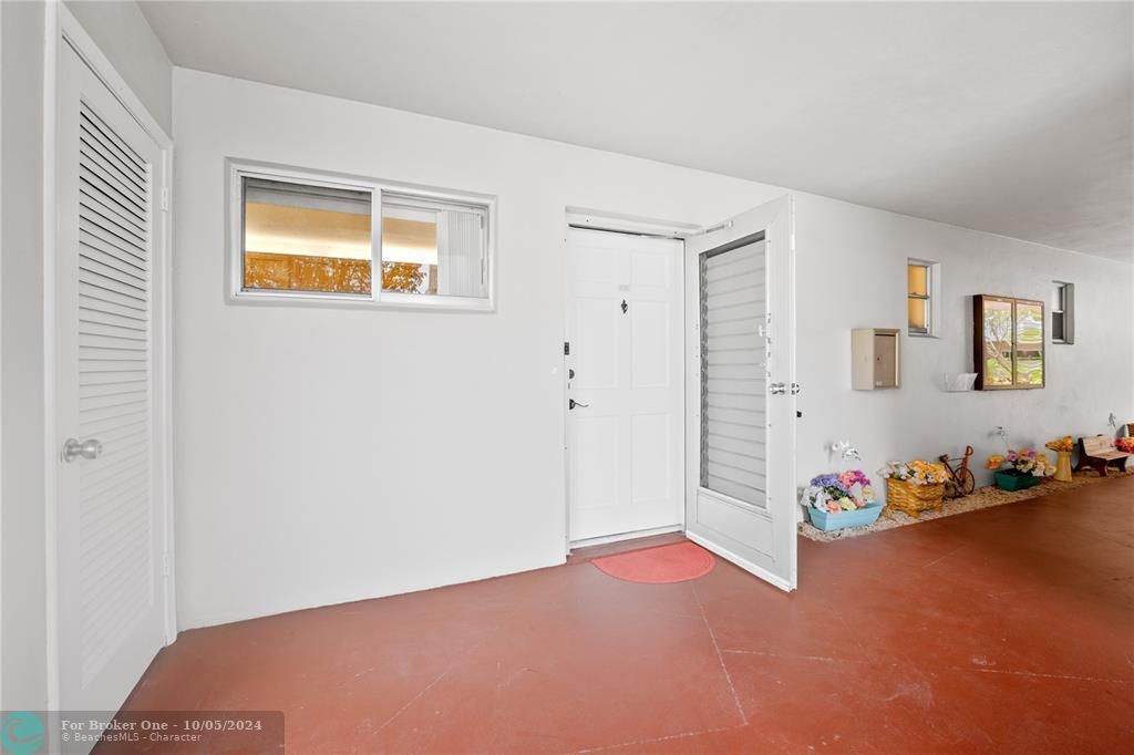 For Sale: $110,000 (1 beds, 1 baths, 744 Square Feet)