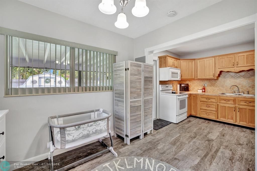 Active With Contract: $399,000 (2 beds, 1 baths, 1396 Square Feet)