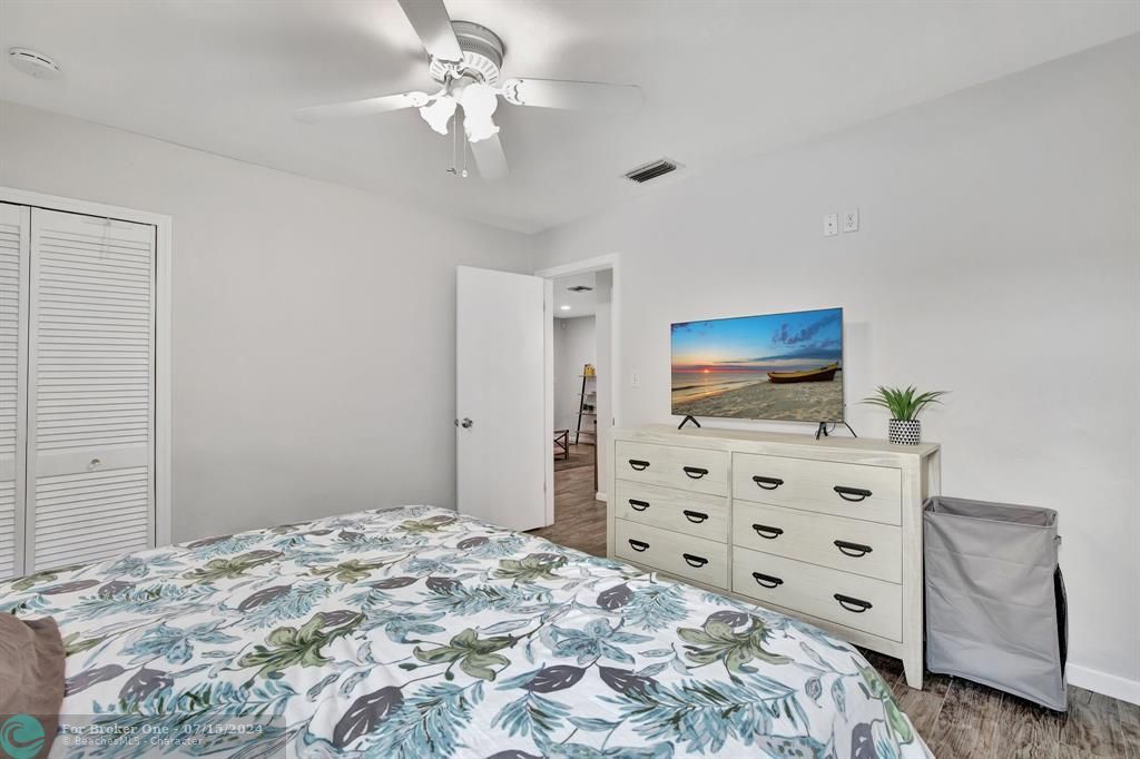 Active With Contract: $399,000 (2 beds, 1 baths, 1396 Square Feet)