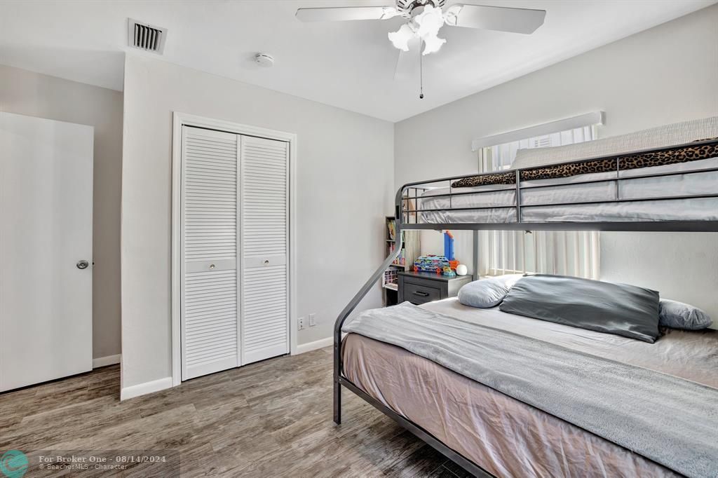 Active With Contract: $399,000 (2 beds, 1 baths, 1396 Square Feet)