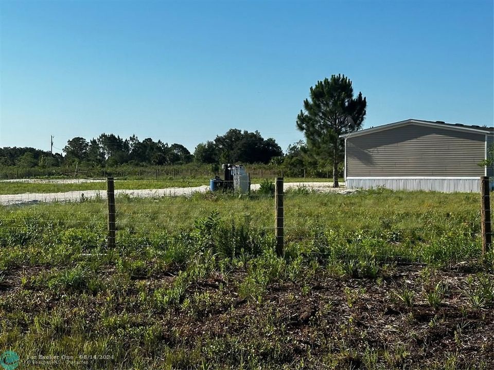 For Sale: $350,000 (3 beds, 2 baths, 1315 Square Feet)