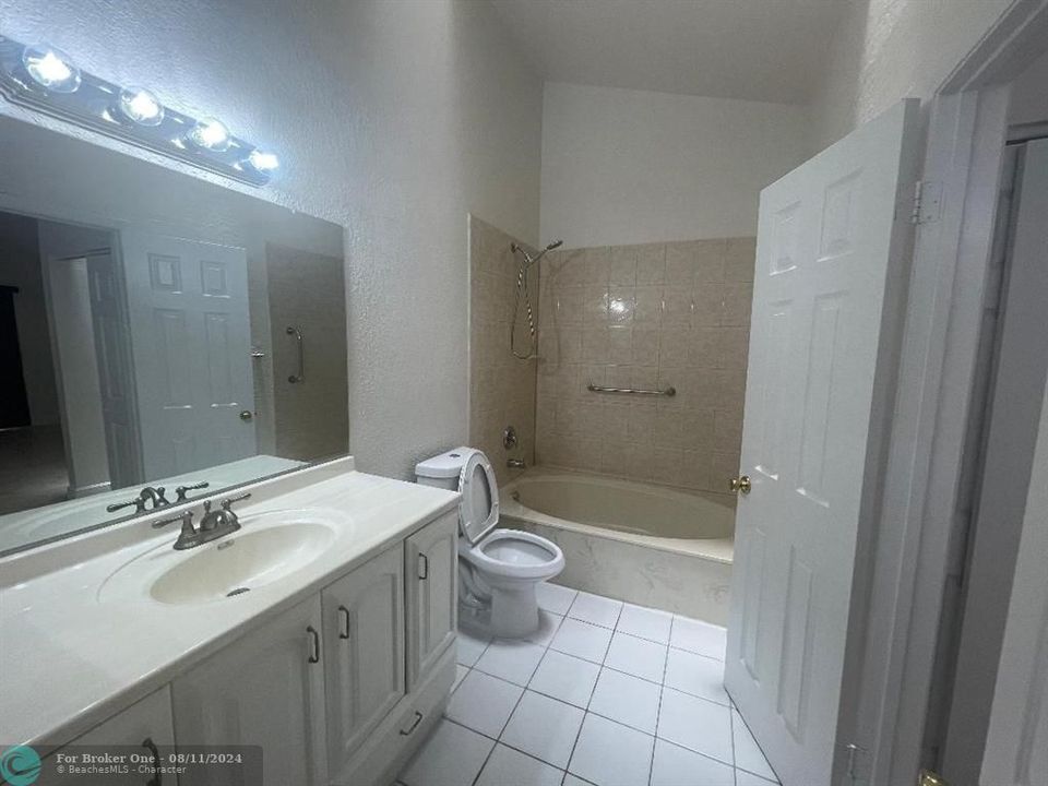 For Sale: $249,900 (1 beds, 1 baths, 955 Square Feet)