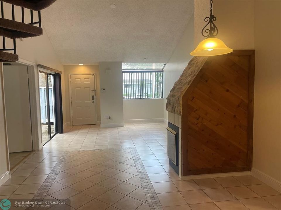 For Sale: $249,900 (1 beds, 1 baths, 955 Square Feet)