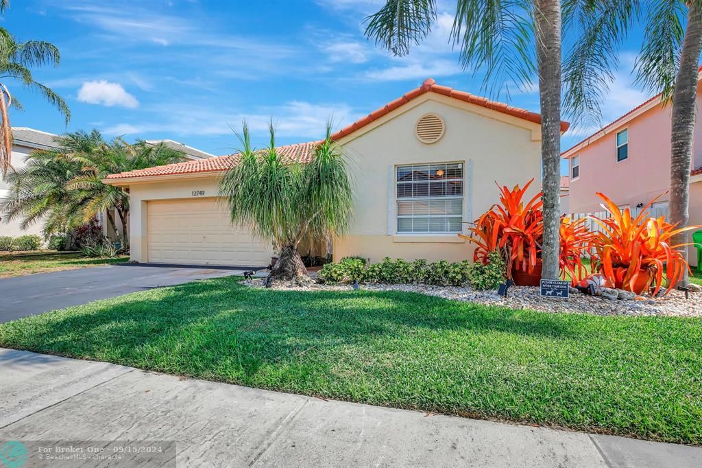 Active With Contract: $599,000 (3 beds, 2 baths, 1727 Square Feet)