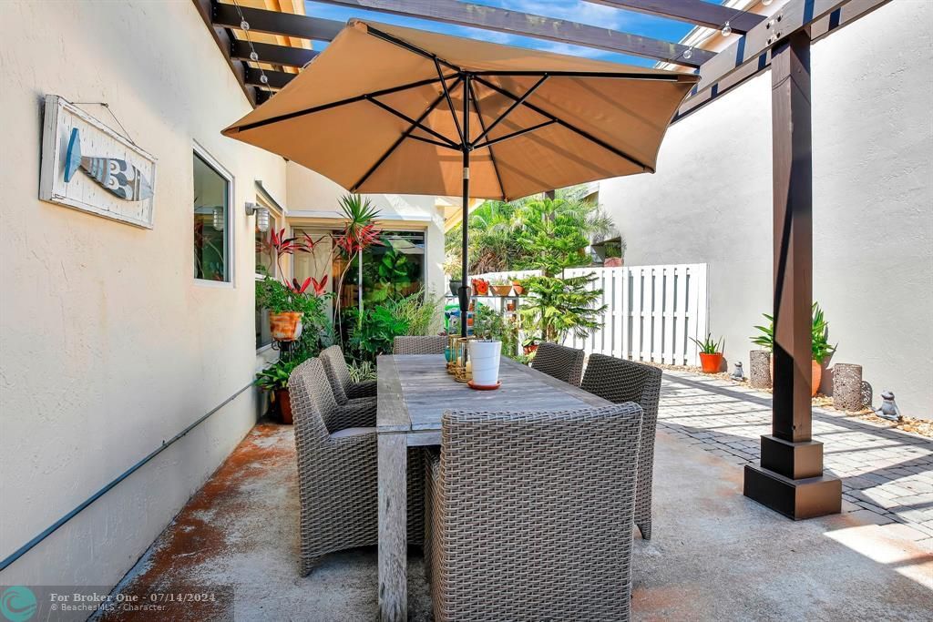 Active With Contract: $599,000 (3 beds, 2 baths, 1727 Square Feet)