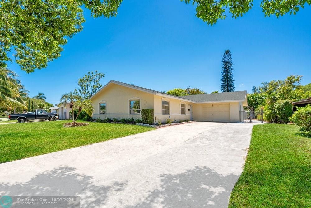 Active With Contract: $450,000 (3 beds, 2 baths, 1380 Square Feet)