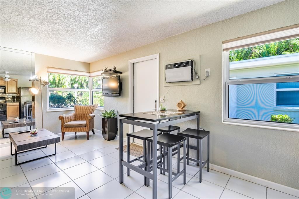 Active With Contract: $289,900 (1 beds, 1 baths, 427 Square Feet)