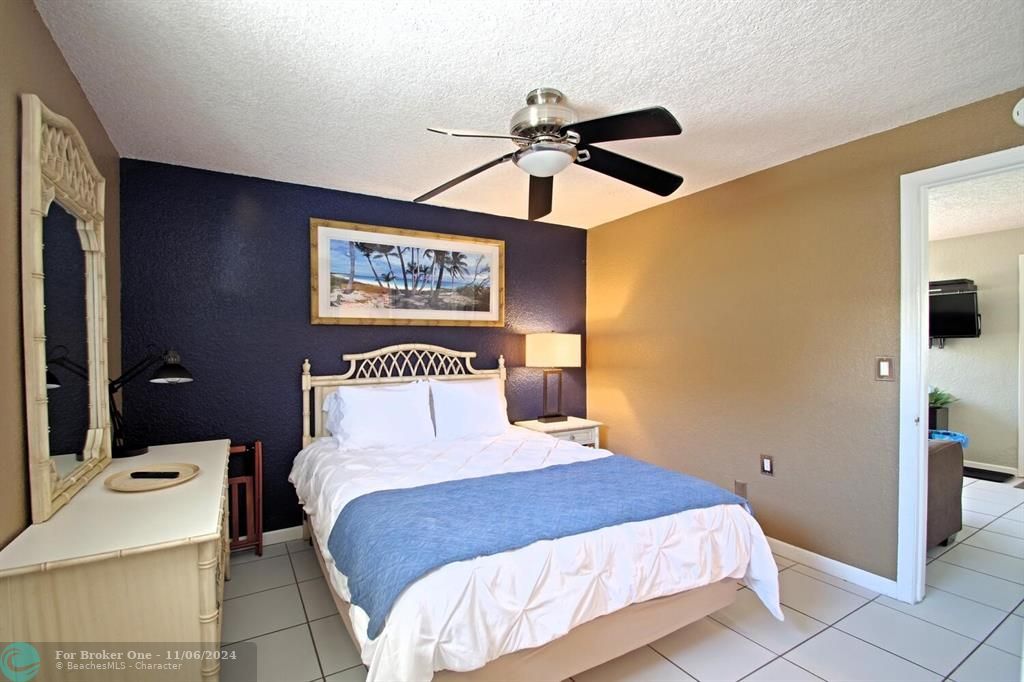 Active With Contract: $289,900 (1 beds, 1 baths, 427 Square Feet)