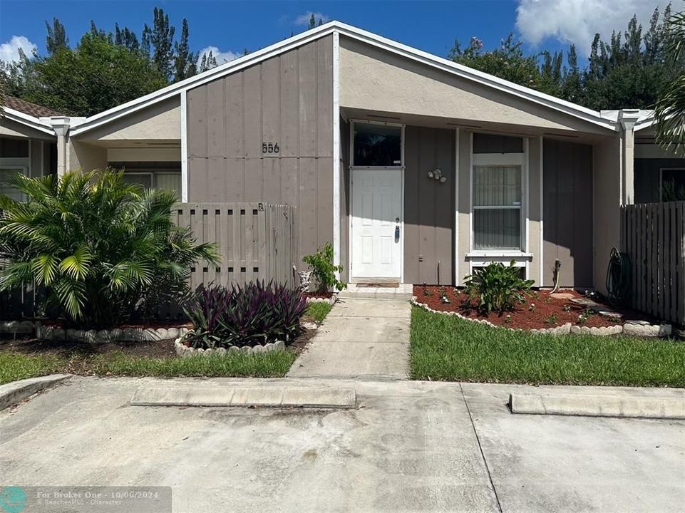 For Rent: $3,300 (3 beds, 2 baths, 1160 Square Feet)