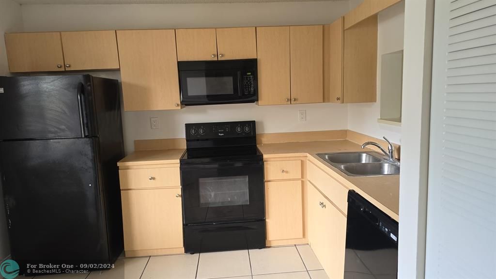 For Rent: $2,600 (3 beds, 2 baths, 26867 Square Feet)