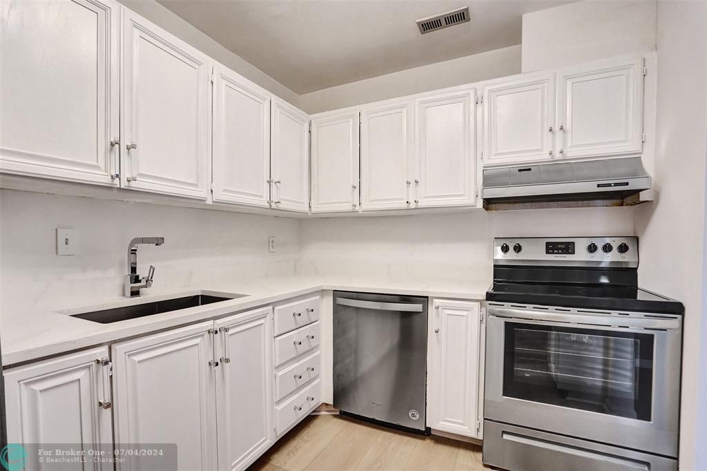 For Sale: $420,000 (2 beds, 2 baths, 1200 Square Feet)