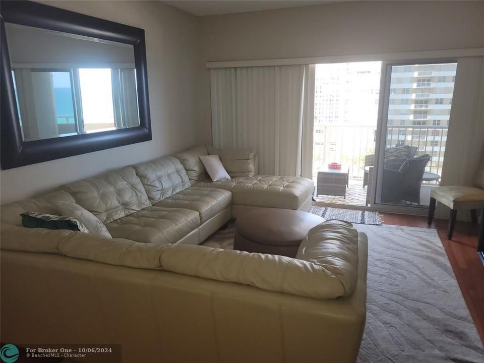 For Rent: $3,500 (1 beds, 1 baths, 870 Square Feet)